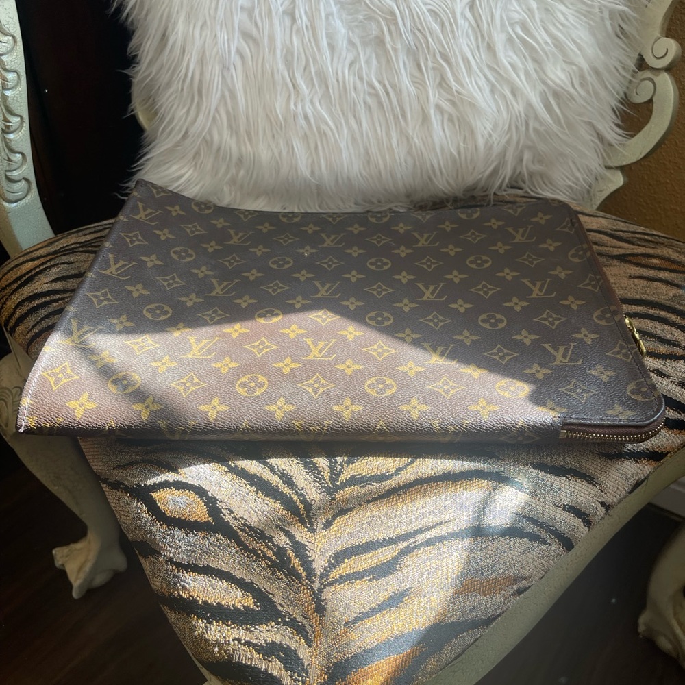 Louis Vuitton monogram poche document